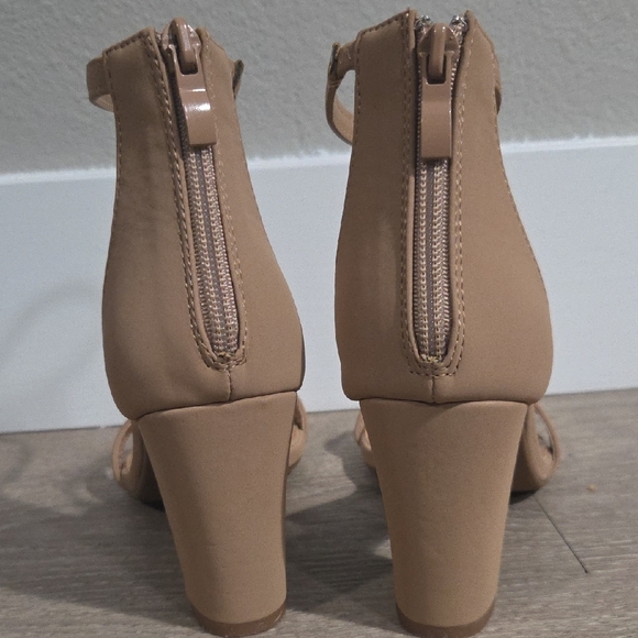 TOP Moda Tan Ankle Strap Heels - Picture 4 of 5